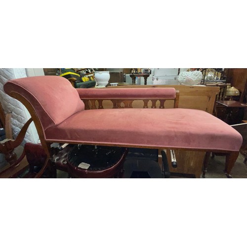 201 - LATE VICTORIAN PINK UPHOLSTERED OAK FRAMED CHAISE LOUNGE