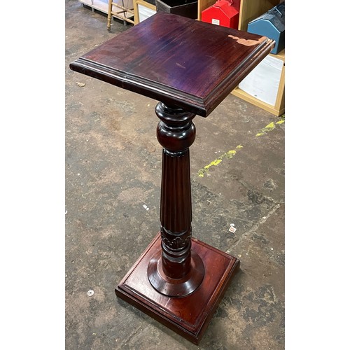 179 - MAHOGANY FLUTED AND BULBOUS TORCHERE STAND