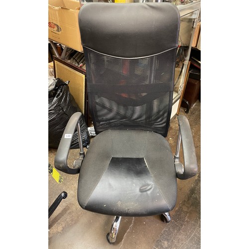 203A - GOOD QUALITY VENTILLATED BLACK OFFICE SWIVEL ARMCHAIR