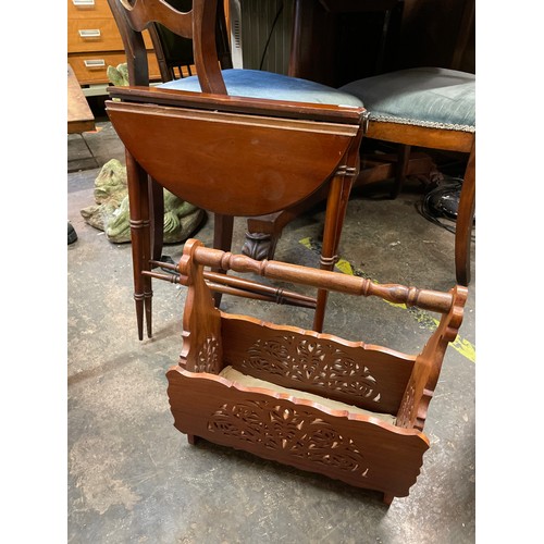 175 - SMALL RING TURNED SUTHERLAND STYLE DROP FLAP TABLE A/FAND AN EASTERN HARDWOOD MAGAZINE RACK