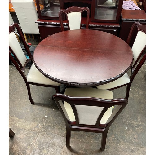 60 - MAHOGANY PEDESTAL EXTENDING DINING TABLE WITH GADROONED EDGE AND FOUR DINING CHAIRS