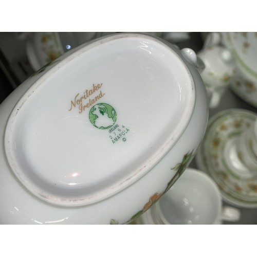 297 - NORITAKE IRELAND PATTERN TABLE SERVICE