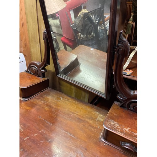 143 - VICTORIAN MAHOGANY DRESSING TABLE