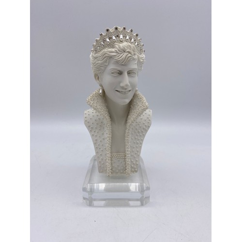 430 - VELVET CASED COMMEMORATIVE MODEL BUST OF PRINCESS DIANA