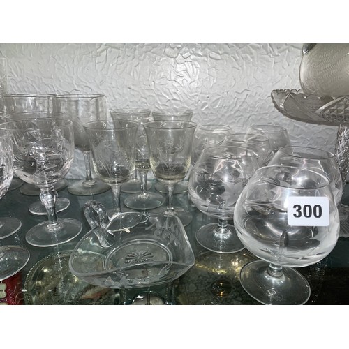 300 - ETCHED GLASS LEMONADE JUG AND VARIOUS OTHER GLASSWARES