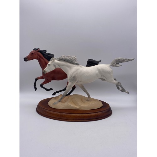 579 - FRANKLIN MINT RACING THE WIND HORSE FIGURE GROUP ON STAND