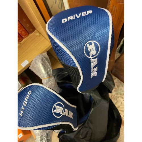 289A - GOLF CLUB CARRY BAG WITH SOME CLUBS