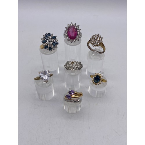 522 - LARGE SELECTION OF SILVER AND GOLD COLOURED DRESS RINGS