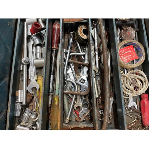 423 - CANTILEVER TOOL BOX OF SOCKETS AND TOOLS, WOODEN BOXES OF NAILS, ETC