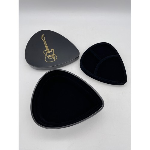 450 - BOXED AS NEW PLECTRUM SHAPED BOX