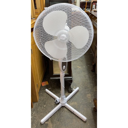 103 - PEDESTAL OSCILLATING FAN