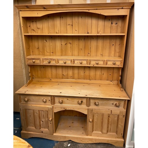 20 - PINE VICTORIAN STYLE DOG KENNEL DRESSER WITH PLATE RACK