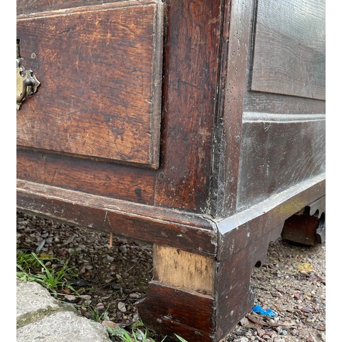 112 - 18TH CENTURY OAK NINE DRAWER MULE CHEST ON BRACKET FEET