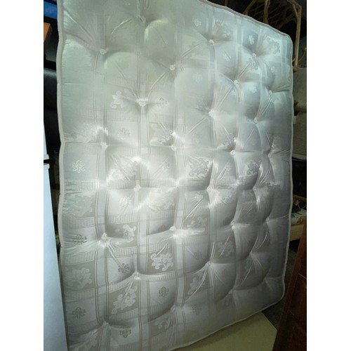 122 - CREAM AND GOLD DOUBLE MATTRESS