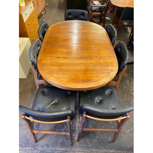 107 - TEAK CROSS BANDED EXTENDING DINING TABLE WITH EIGHT DANISH DESIGN DINING CHAIR'S