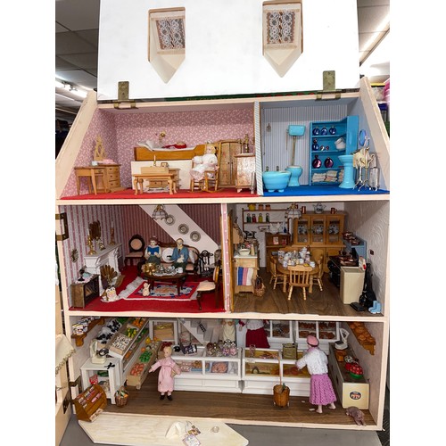 128 - TOWN HOUSE STYLE DOLLS HOUSE AND CONTENTS