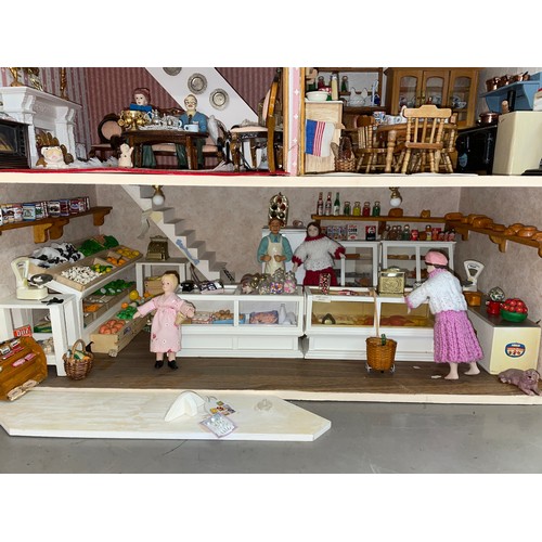 128 - TOWN HOUSE STYLE DOLLS HOUSE AND CONTENTS