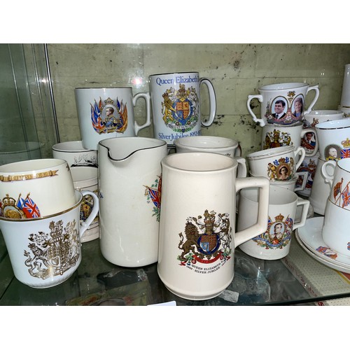 310 - TWO SHELVES OF ROYAL COMMEMORATIVE WARE, KING GEORGE V, QUEEN ELIZABETH II AND OTHERS