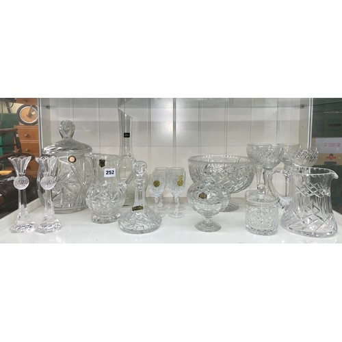 252 - SHELF OF ELIZABETH AND IRENA GLASSWARE INCLUDING BISCUIT BARREL, BOWLS, JUGS