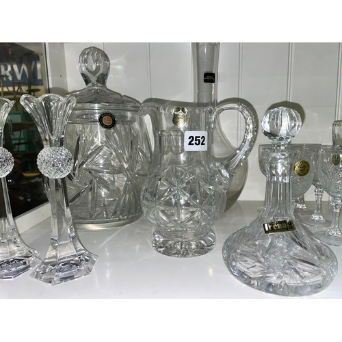 252 - SHELF OF ELIZABETH AND IRENA GLASSWARE INCLUDING BISCUIT BARREL, BOWLS, JUGS