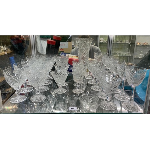 257 - SHELF OF GOOD QUALITY CUT GLASSWARE INCLUDING WINE GLASSES