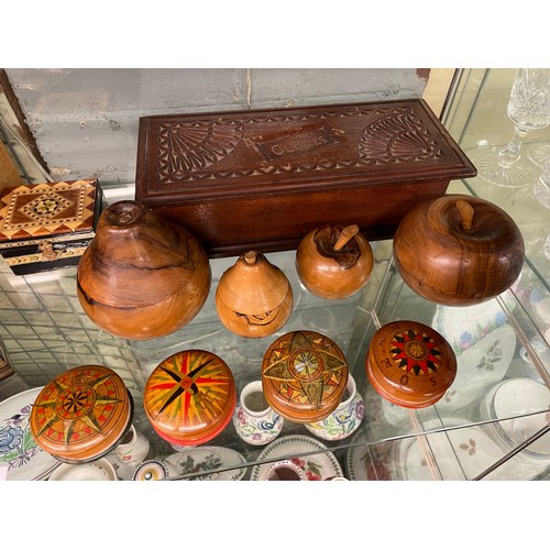 287 - SHELF OF CARVED WOODEN BOXES, ORNAMENTAL TURNED FRUIT, STRAW WORK BOX, AND CASHS SILK BOX