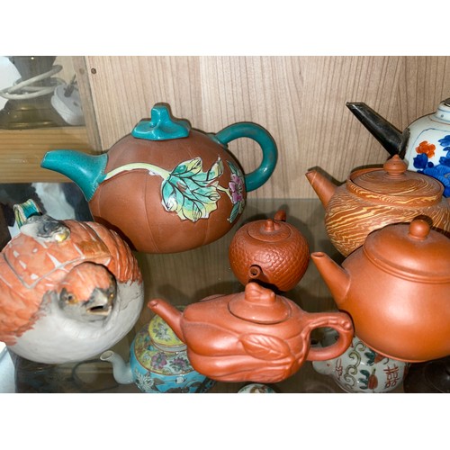 342 - SELECTION OF CHINESE AND JAPANESE IMARI BULLET, TEAPOT, REDWARE MINIATURE TEAPOTS, SOME FASHIONED AS... 