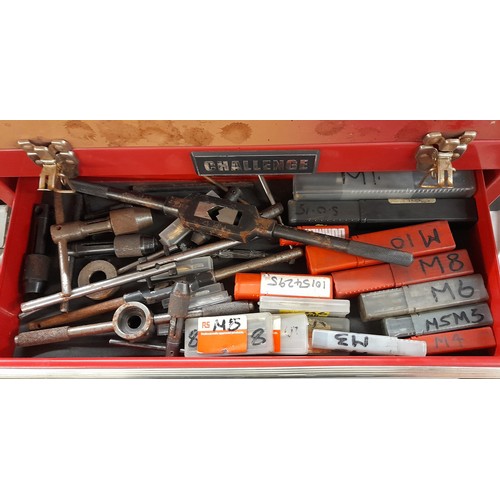 405 - CHALLENGE WORK TOP METAL TOOL CHEST INCLUDING SNAP ON ALLEN KEYS, SPANNERS, RATCHETS, AND OTHER TOOL... 