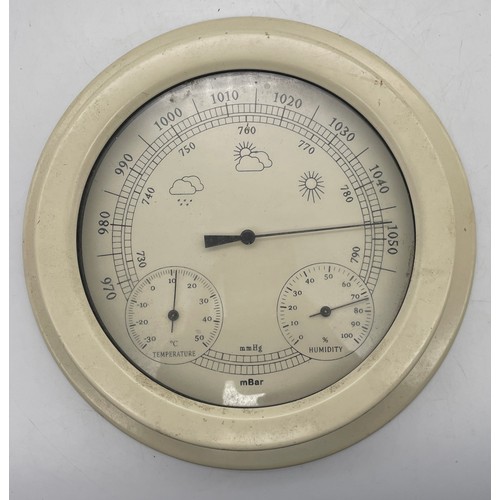 562 - QUARTZ PORTHOLE STYLE BAROMETER