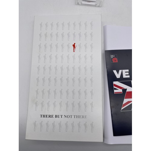 599 - BOXED VE DAY 75 YEAR ANNIVERSARY PERSPEX TOMMY STAND