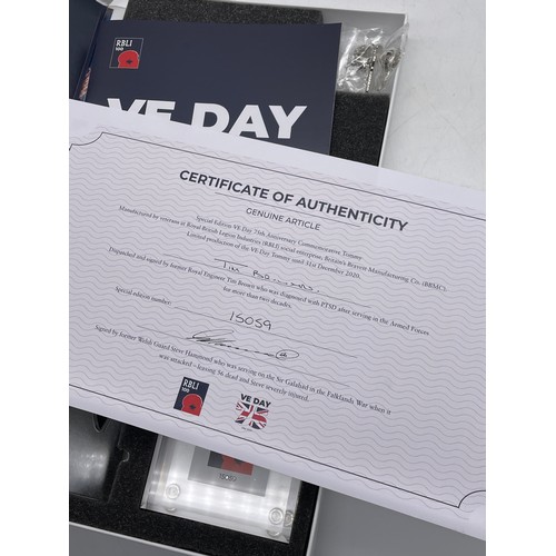 599 - BOXED VE DAY 75 YEAR ANNIVERSARY PERSPEX TOMMY STAND