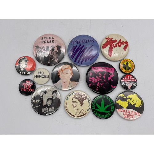 509A - SMALL BOX OF 1970S/80S PUNK LAPEL PIN BADGES