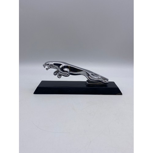 486 - JAGUAR LEAPING CAR BONNET MASCOT DESK PAPER WEIGHT