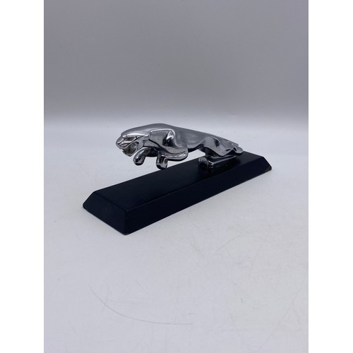 486 - JAGUAR LEAPING CAR BONNET MASCOT DESK PAPER WEIGHT