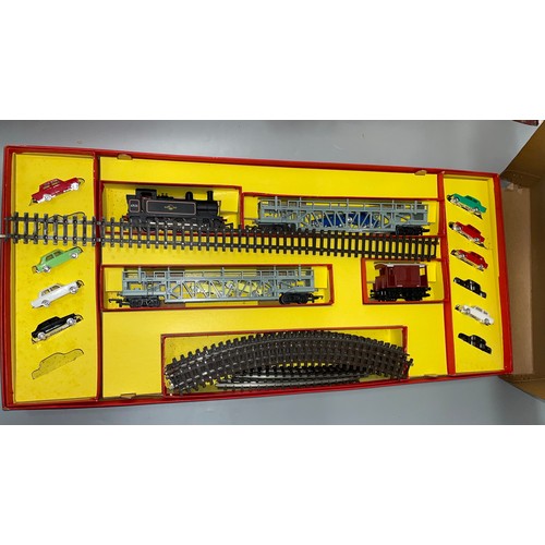 535 - TRIANG HORNBY MODEL ELECTRIC TRAIN SET CAR-A-BELLE NUMBER RS.62