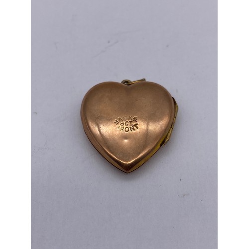 493 - 9CT GOLD CROSS AND TWO SINGLE EARRINGS 4G APPROX, 9CT ROSE GOLD BACK AND FRONT HEART LOCKET