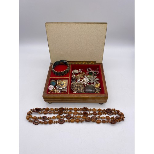 473 - SMALL JEWELLERY BOX OF COSTUME JEWELLERY, ENAMEL CUFF LINKS AND PIN BADGES, BROOCHES