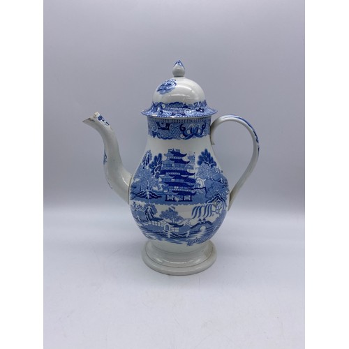 536 - EARLY 19TH CENTURY BLUE AND WHITE BALUSTER WILLOW PATTERNED COFFEE POT