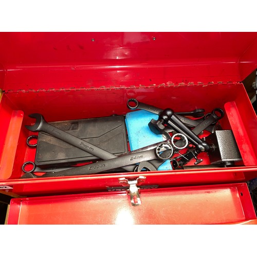 182 - KENNEDY RED METAL HEAVY DUTY TOOL BOX WITH CONTENTS