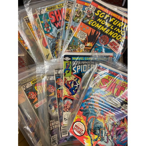 576 - BOX OF AMERICAN MARVEL COMICS RANGING FROM THE 1970S-90S (112 COMIC BOOKS TOTAL)