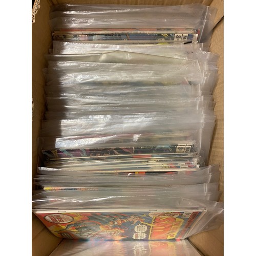 576 - BOX OF AMERICAN MARVEL COMICS RANGING FROM THE 1970S-90S (112 COMIC BOOKS TOTAL)