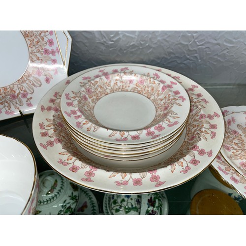 282 - SHELLEY HEDGEROW FINE BONE CHINA TEASET NUMBER 823343