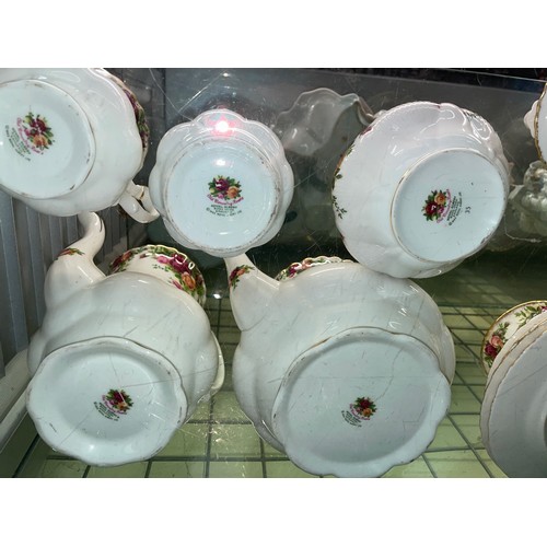 274 - ROYAL ALBERT OLD COUNTRY ROSES BONE CHINA TABLE WARES