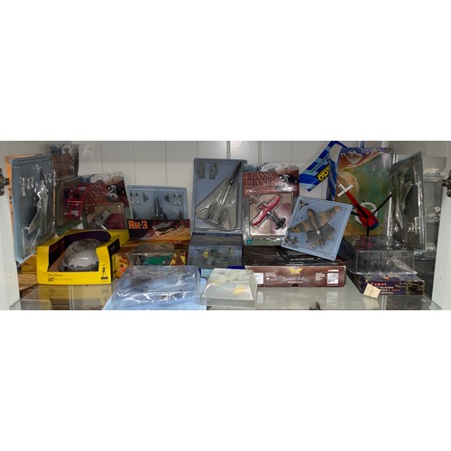 251 - SELECTION OF BLISTER PACKS OF DIE CAST MODEL FIGHTER AIRCRAFT AND OTHER AIRCRAFT MODELS