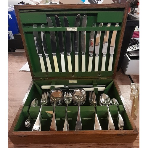 369 - OAK CANTEEN OF PLATED CUTLERY PLUS OTHER CASES OF FLATWARE, BUTTER KNIVES, TEASPOONS, ETC