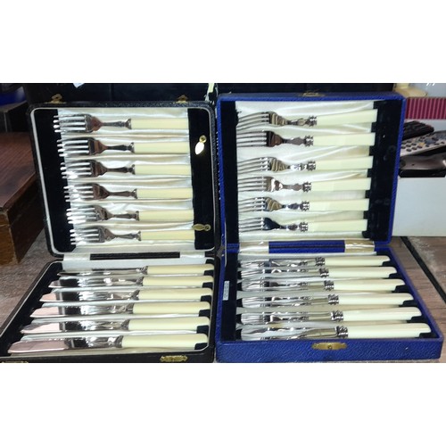 369 - OAK CANTEEN OF PLATED CUTLERY PLUS OTHER CASES OF FLATWARE, BUTTER KNIVES, TEASPOONS, ETC