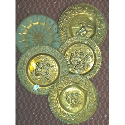 314 - SHELF OF MAINLY BRASS EMBOSSED WALL PLAQUES, VINTAGE BRASS DOOR KNOBS, AND SIFTER