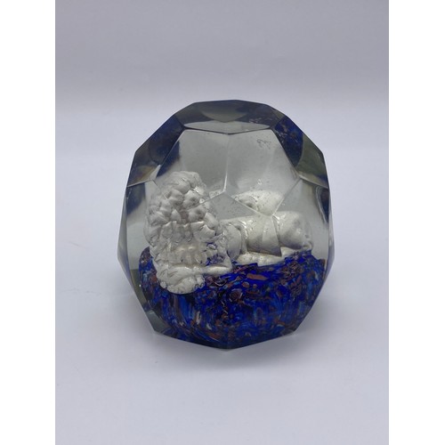 427 - ANTIQUE BOHEMIAN ART GLASS PAPERWEIGHT WITH SULPHIDE LION CENTRE PIECE CIRCA 1865-1880