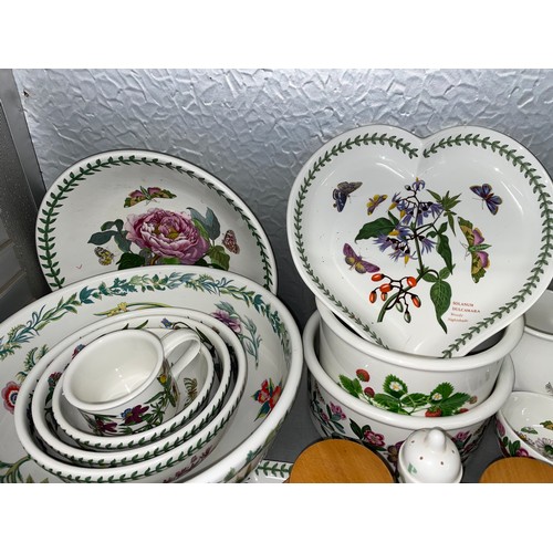 234 - PORT MERRION TABLE WARES INC BOWLS, CONDIMENTS, LADLES, JUGS