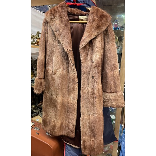 375 - WEALD FURRIERS FULL LENGTH LIGHT TAN FUR COAT AND STOLES